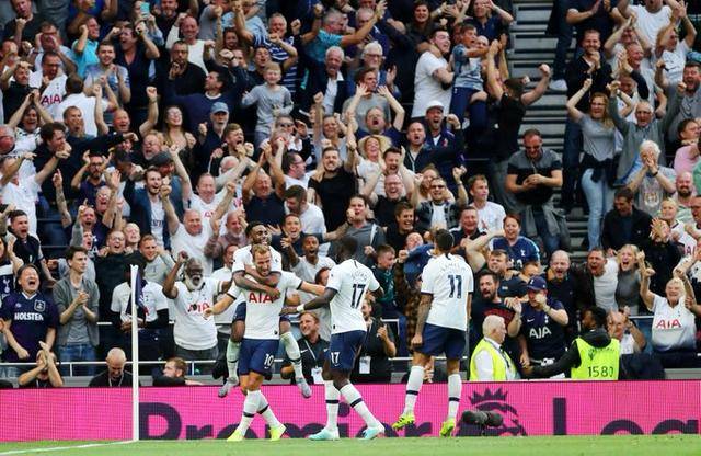 阿莫林愤怒得改变了自己的作风。（怒火驱使，阿莫林改弦更张）