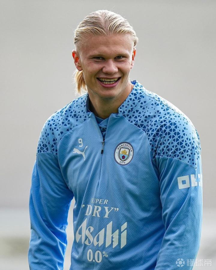 中超俱乐部欠薪问题严峻，准入审核难度大，职业化进程仍不完善。