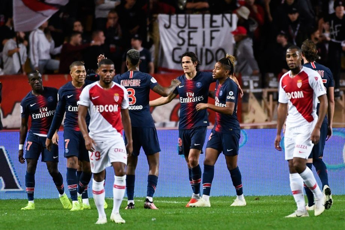 经典回顾：3年前的今天！阿根廷击败法国捧杯，梅西首获世界杯（三年前的今天：阿根廷力克法国加冕，梅西收获生涯首座世界杯）