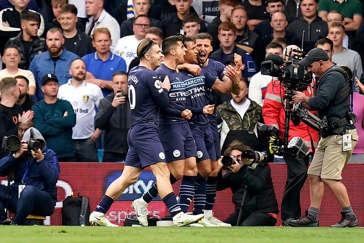 会重回皇马执教吗？齐达内现身伯纳乌观战皇马vs曼城（齐达内现身伯纳乌观战皇马对曼城，重返皇马执教引发热议）