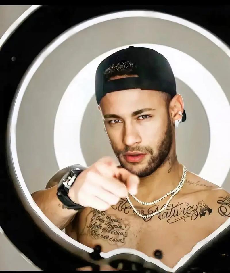 足球中超球队旅程曝光，航班延误引不满（中超球队出行细节流出，航班延误惹不满）