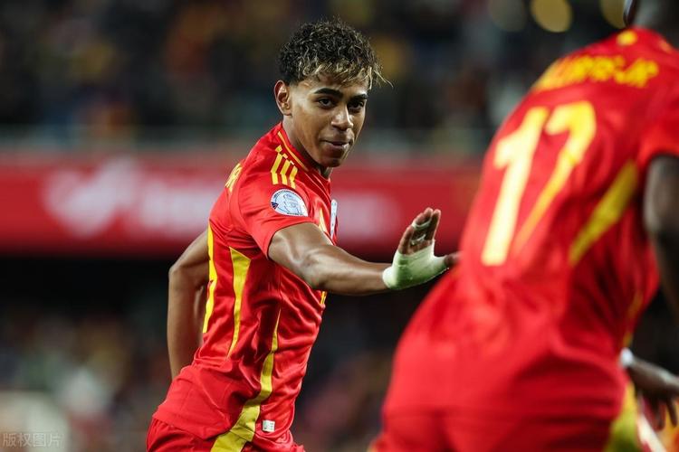 C罗为合作的AI网站宣传，视频中梅罗之争再次成为话题