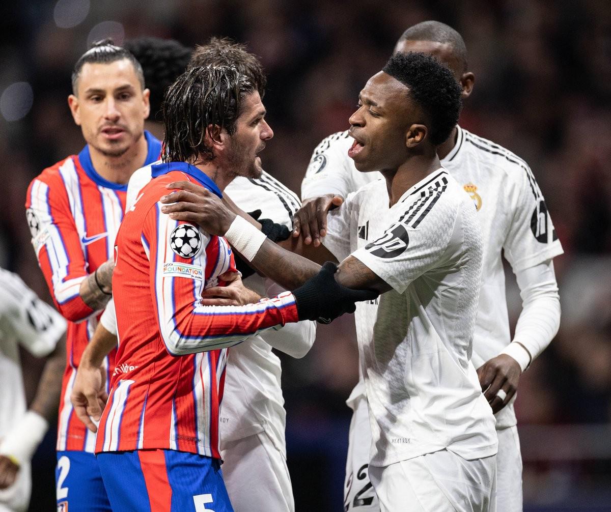 镜报：斯洛特将在48小时内与萨拉赫会面，决定后者未来走向