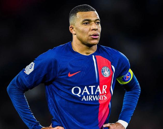 意甲半场：杜维卡斯建功，科莫暂1-0萨索洛（半场战报：杜维卡斯破门，科莫暂以1-0领先萨索洛）