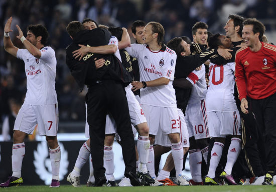 紧急！皇马0-2惨败引发高层震怒，阿隆索命悬一线，曼城大战或成生死战（突发：皇马两球落败惹恼高层，阿隆索帅位告急，对阵曼城恐成生死局）