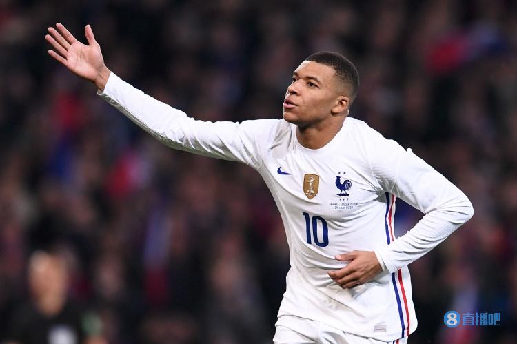 镜报：曼联明夏锁定中场双星！埃利奥特·安德森成头号目标（镜报：曼联明夏瞄准两位中场，埃利奥特·安德森成首要目标）