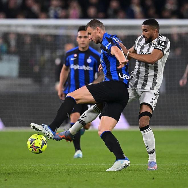 每体：德科已为明夏物色多位中后卫人选，其中最喜欢格伊（每体：德科为明夏中卫补强筛选多位人选，格伊最受青睐）